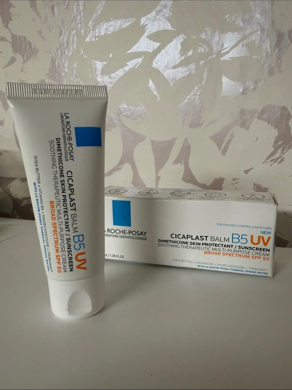 La Roche-Posay Cicaplast Balm B5 UV Broad Spectrum SPF 50 - White